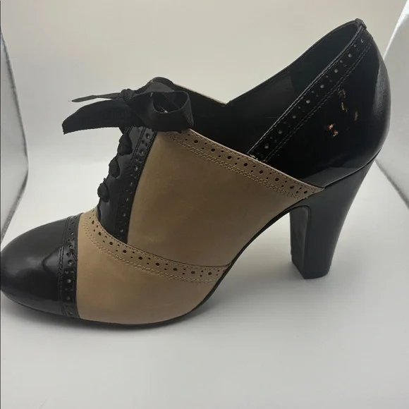 Gianni Bini jiterbug style Black and Tan Heels - Picture 7 of 8